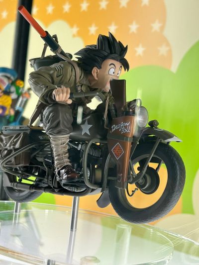 DESKTOP REAL McCOY EX 龙珠Z 孙悟空 与 军用摩托车