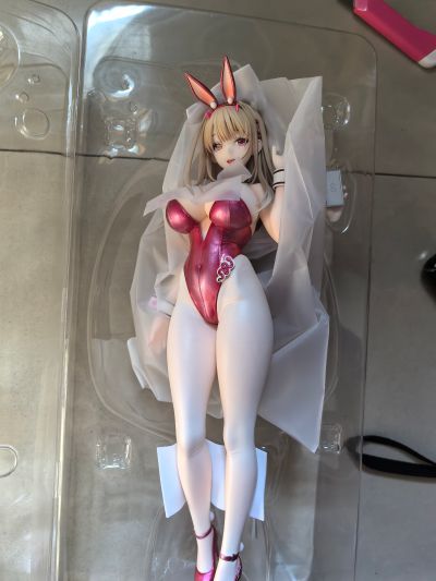 胜利女神：妮姬 毒蛇：毒兔