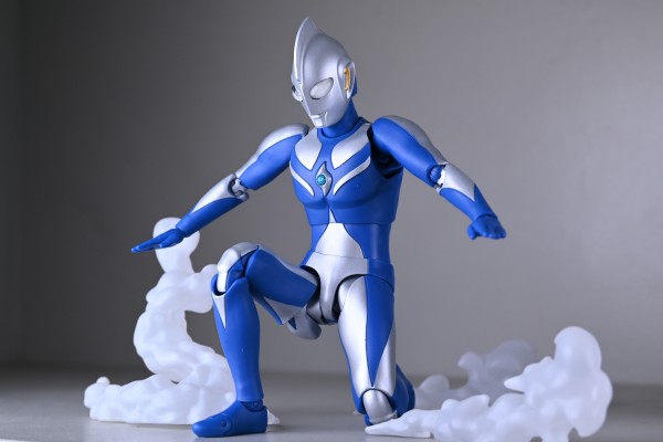 S.H.Figuarts 高斯奥特曼 月神形态