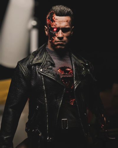 《终结者2：审判日》 T-800(战损版)(2.0) 1:6比例珍藏人偶