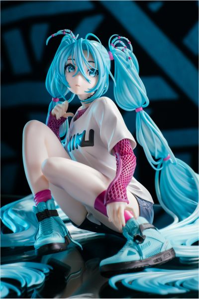 初音未来×米山舞 The Latest Street Style 