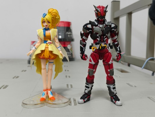 S.H.Figuarts 拥抱！光之美少女 	哈利哈姆·哈里 & 辉木穗希