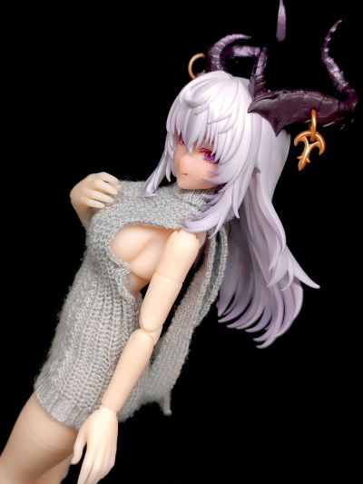 露臀手工针织毛衣