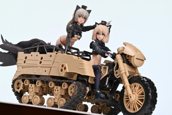 M.S.G 巨神机甲 野外履带车