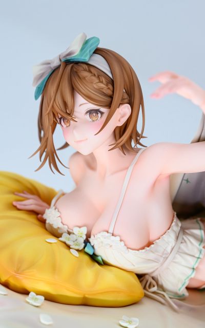 碧蓝航线 × 莱莎的炼金工房2 莱莎琳·斯托特 熬夜的炼金术士