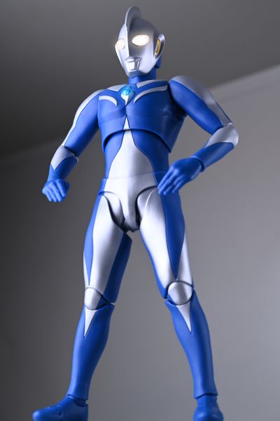 S.H.Figuarts 高斯奥特曼 月神形态