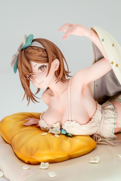 碧蓝航线 × 莱莎的炼金工房2 莱莎琳·斯托特 熬夜的炼金术士