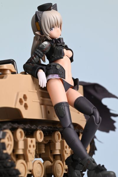 M.S.G 巨神机甲 野外履带车