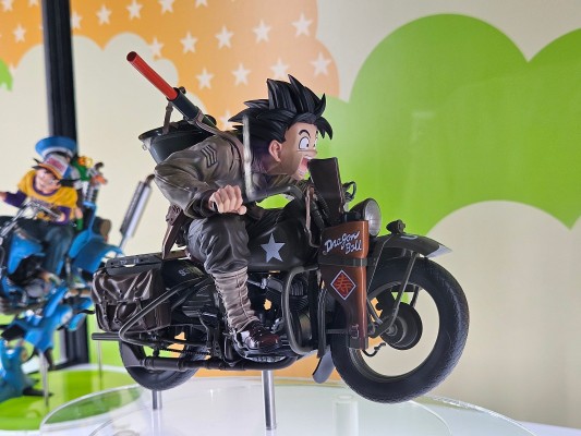 DESKTOP REAL McCOY EX 龙珠Z 孙悟空 与 军用摩托车