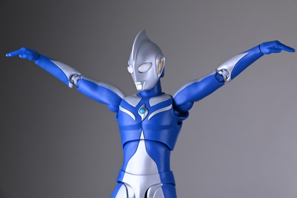 S.H.Figuarts 高斯奥特曼 月神形态