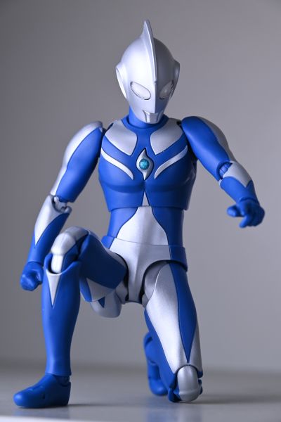 S.H.Figuarts 高斯奥特曼 月神形态