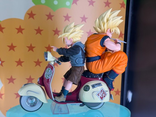 DESKTOP REAL McCOY EX 龙珠Z 孙悟空 与 军用摩托车