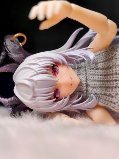 露臀手工针织毛衣