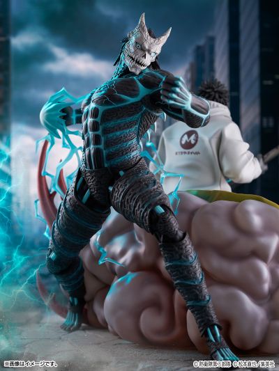 怪兽8号 与 日比野卡夫卡