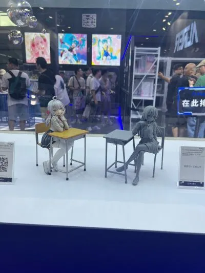 不时用俄语小声说真心话的邻桌艾莉同学 艾莉