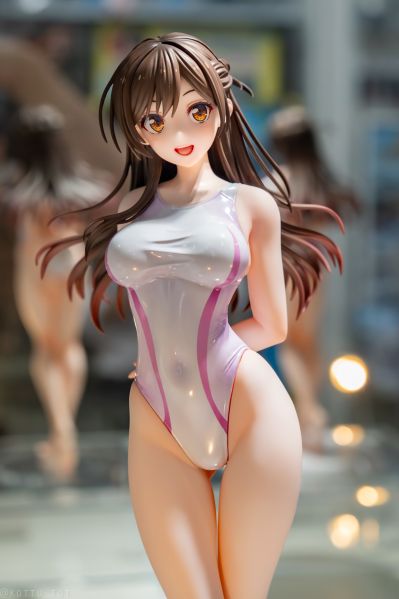 租借女友 水原千鹤 水色线条竞技泳装