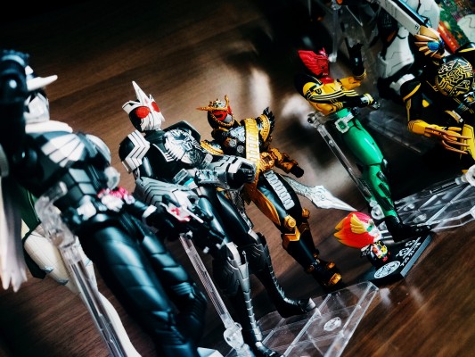 S.H.Figuarts 假面骑士欧兹 超级鹰虎蝗联组