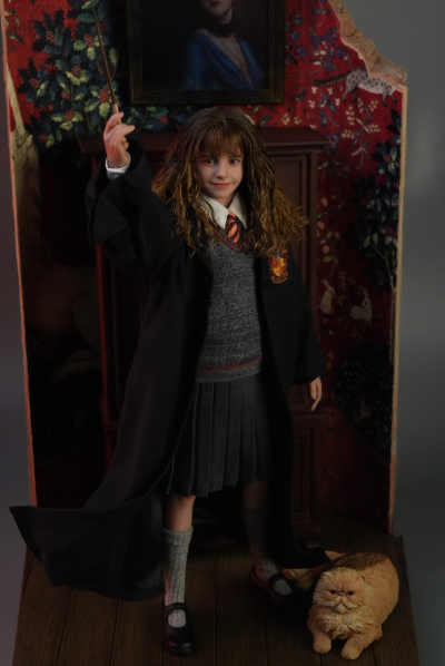 哈利波特与魔法石 赫敏·格兰杰（学院服）1/6收藏级可动人偶