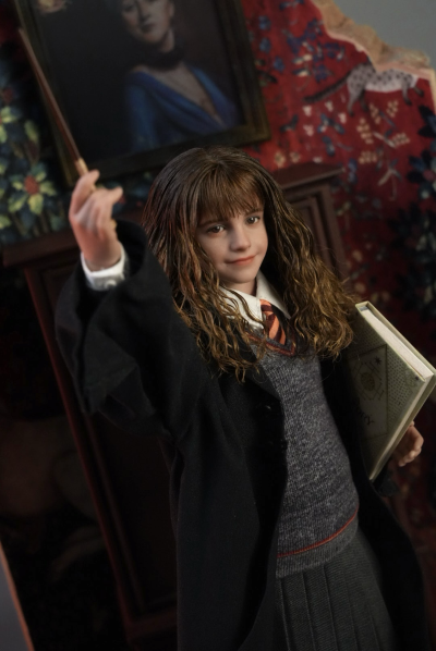 哈利波特与魔法石 赫敏·格兰杰（学院服）1/6收藏级可动人偶