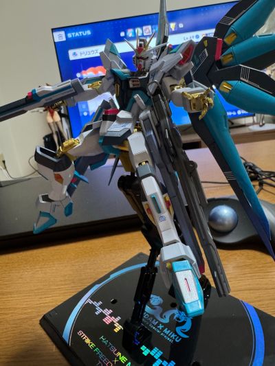 METAL ROBOT魂＜机动战士系列＞强袭自由高达二式 ［初音未来版］