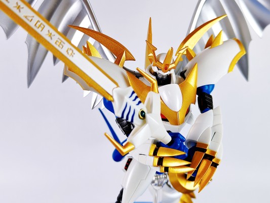 S.H.Figuarts 帝皇龙甲兽（圣骑士形态）