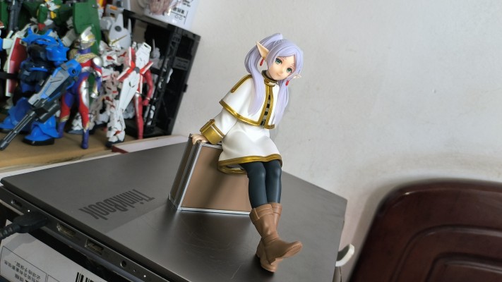 Desktop Cute 葬送的芙莉莲 芙莉莲~行李箱~