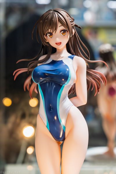 租借女友 水原千鹤 水色线条竞技泳装