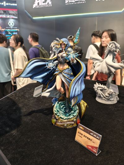 炉石传说 瓦里安·乌瑞恩 卡牌艺术雕像