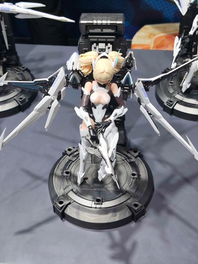 解限机 UBP-R02T 矛隼 衍生拼装机娘