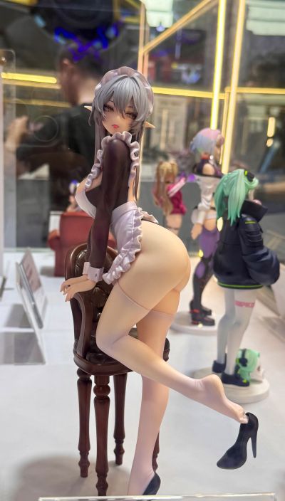 爱偷懒的调皮女仆 希维尔