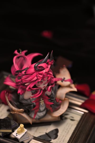 明日方舟 妮芙 于历史中怒号