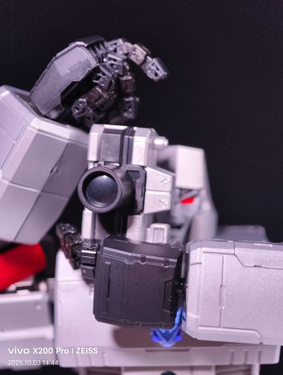 布鲁可变形金刚传奇版  G1-威震天