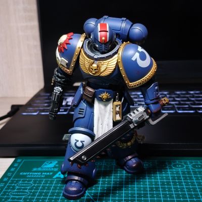 战锤40000：星际战士 极限战士 配备精工爆矢来福枪,链锯剑和爆矢手枪的圣物盔甲兵