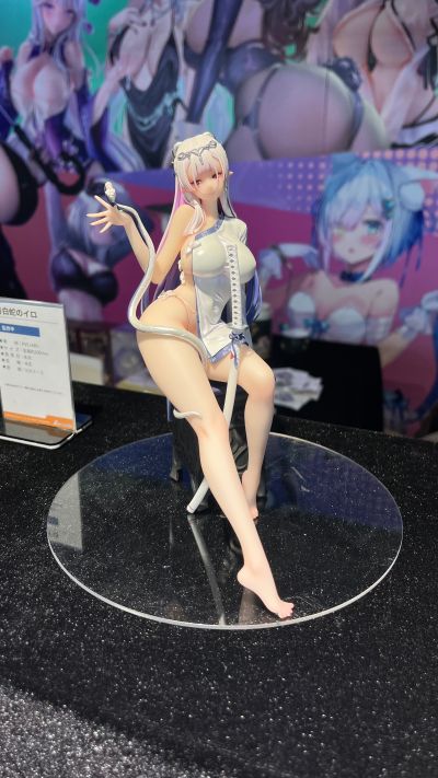 香槟与玫瑰兔女郎