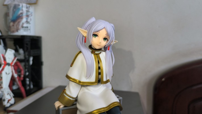 Desktop Cute 葬送的芙莉莲 芙莉莲~行李箱~