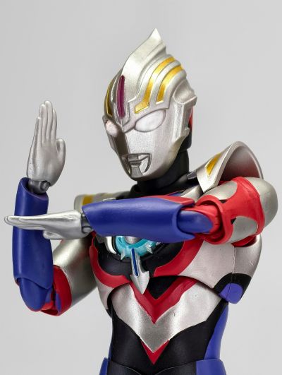 S.H.Figuarts    欧布奥特曼 重光形态（新生代之星）（暂译）