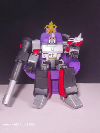 布鲁可变形金刚传奇版  G1-威震天