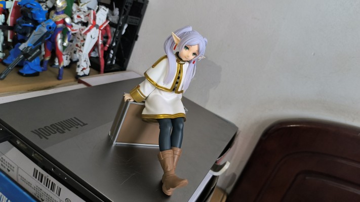 Desktop Cute 葬送的芙莉莲 芙莉莲~行李箱~