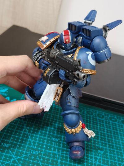 战锤40000：星际战士 极限战士 配备精工爆矢来福枪,链锯剑和爆矢手枪的圣物盔甲兵