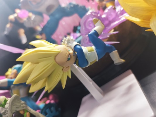 龙珠大魔 超级赛亚人3小贝吉塔 附带背景板的珍藏人偶