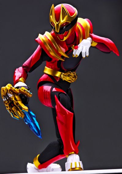 S.H.Figuarts 豪兽狼（首发专属战队指环配套版）