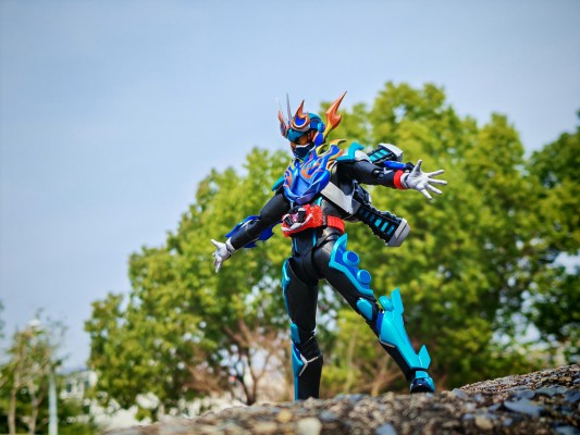 S.H.Figuarts  假面骑士烈焰歌查德