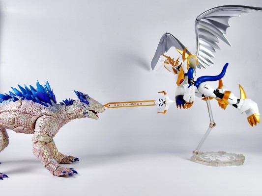 S.H.Figuarts 帝皇龙甲兽（圣骑士形态）