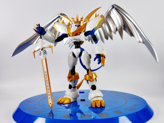 S.H.Figuarts 帝皇龙甲兽（圣骑士形态）