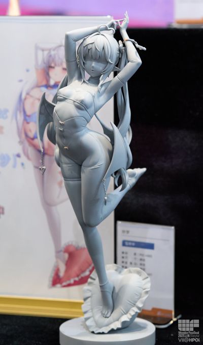 外表朴素但内衣花哨女生