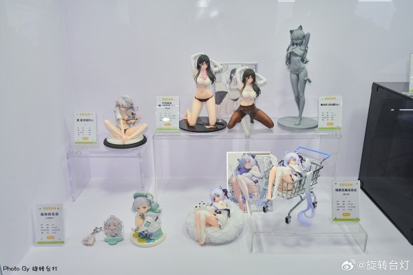 蕾西亚 运动服