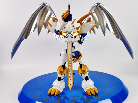 S.H.Figuarts 帝皇龙甲兽（圣骑士形态）