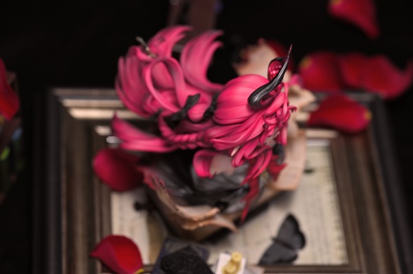 明日方舟 妮芙 于历史中怒号