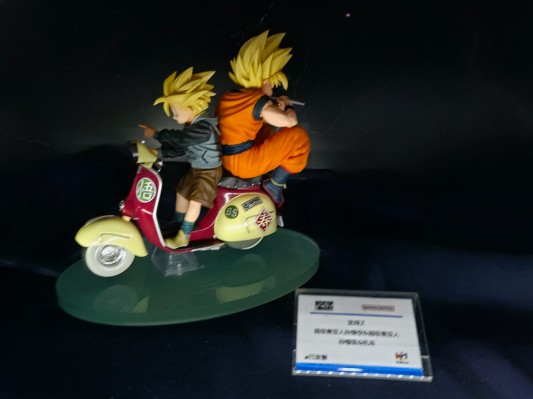 DESKTOP REAL McCOY EX 超级赛亚人孙悟空 与 超级赛亚人孙悟饭 与 摩托车