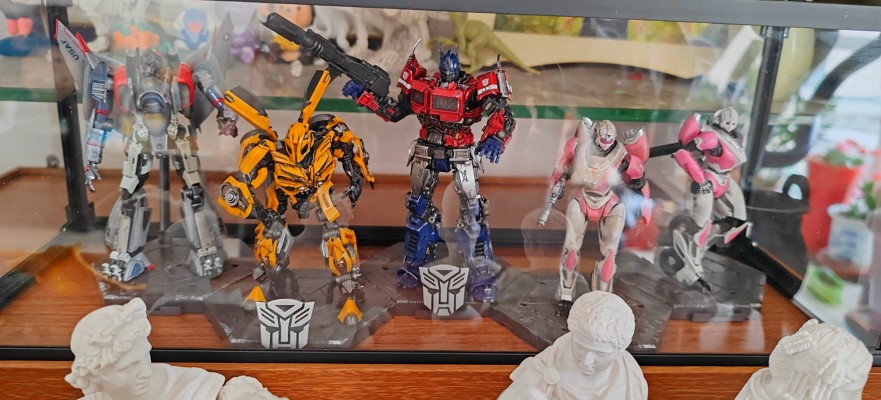 编号：08111 大黄蜂 擎天柱